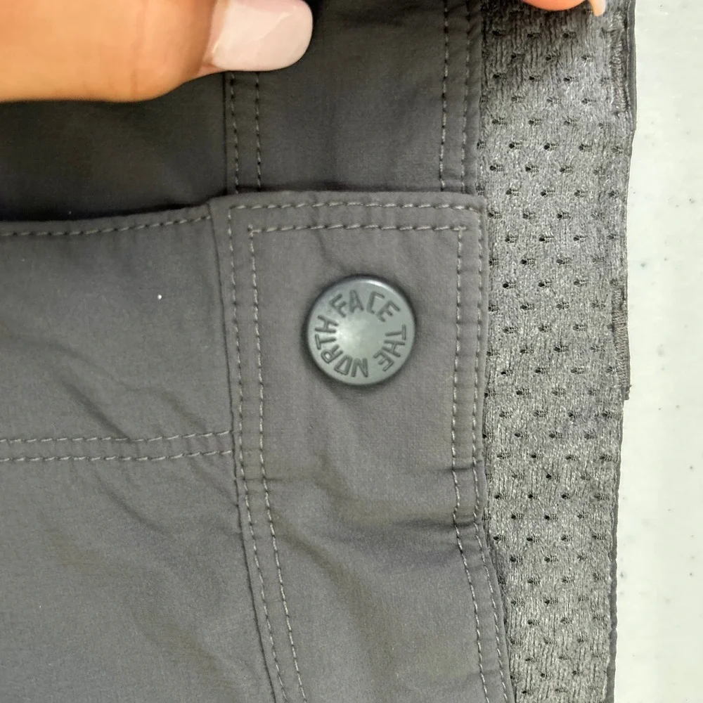 The North Face Mens Hiking Shorts Gray Nylon Stretch Size 38 Regular